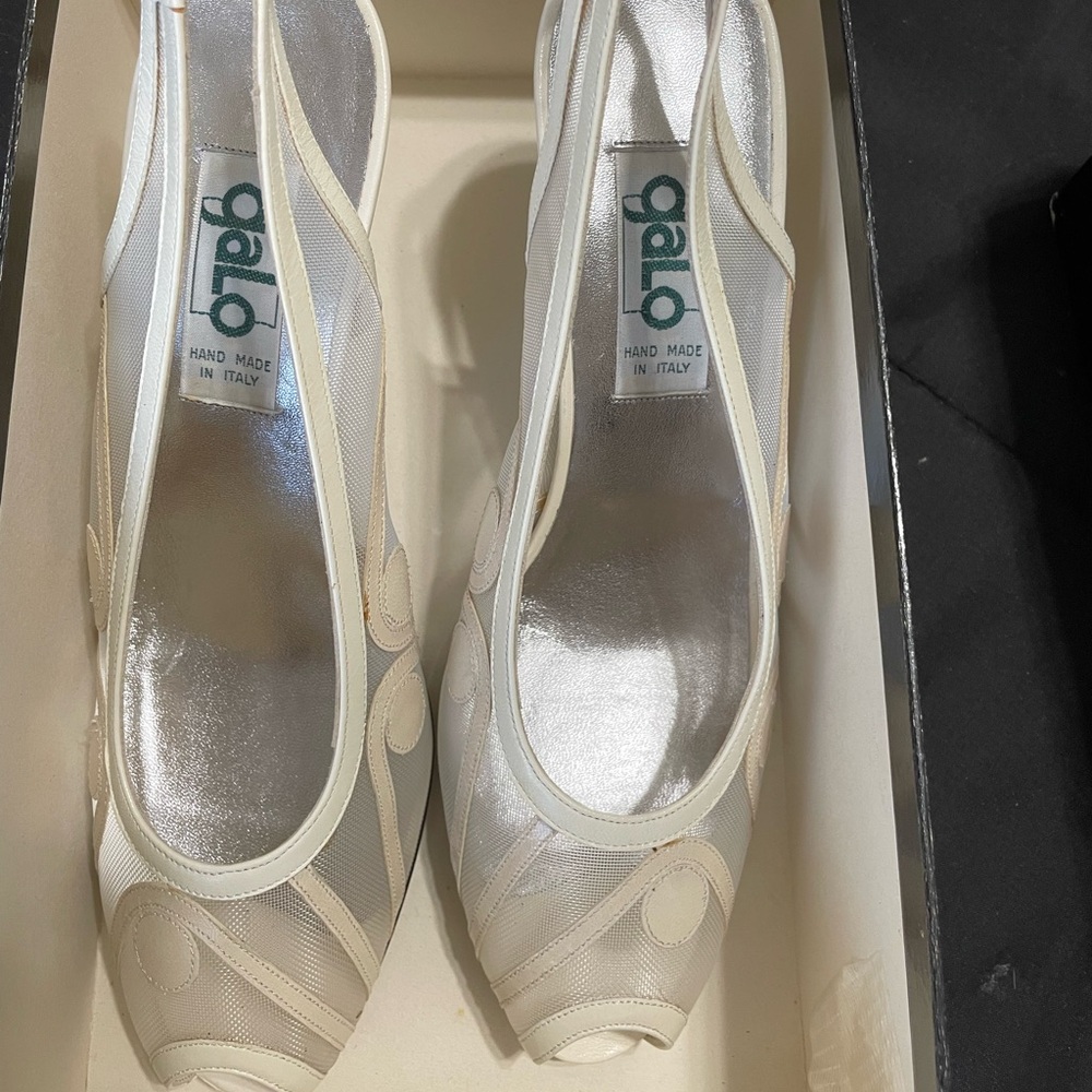 Halo cream peep toe